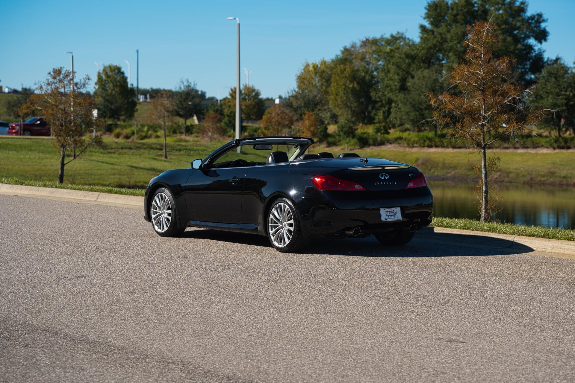 2011 Infiniti G37 Convertible 3