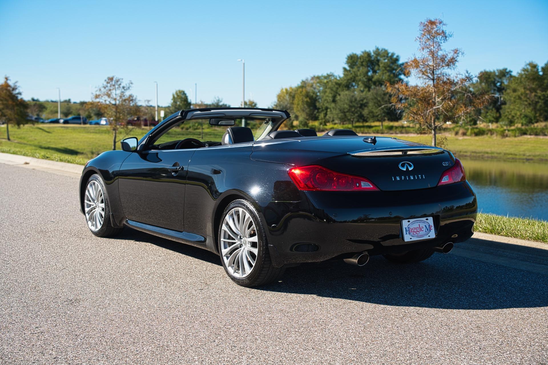 2011 Infiniti G37 Convertible 32