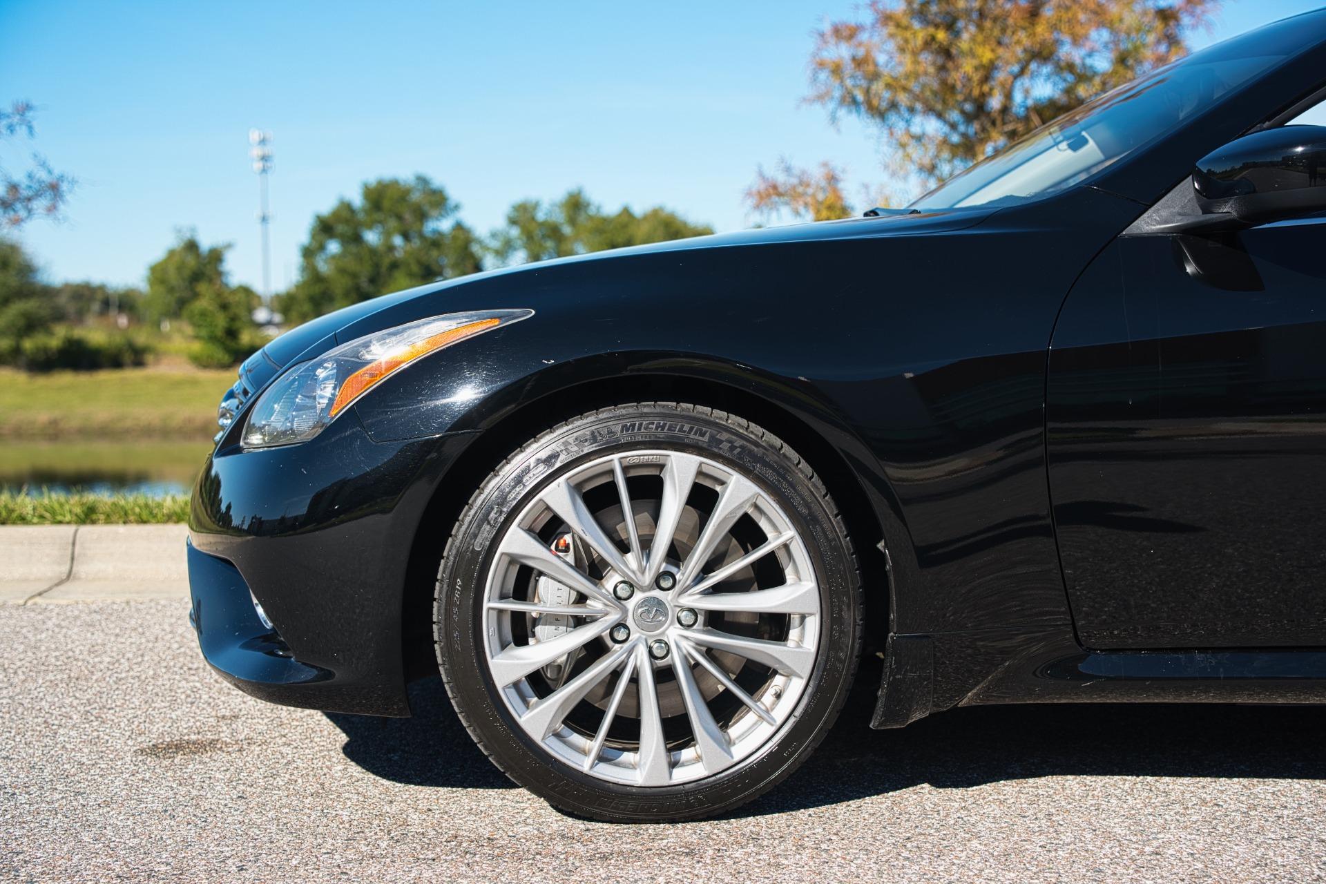 2011 Infiniti G37 Convertible 28