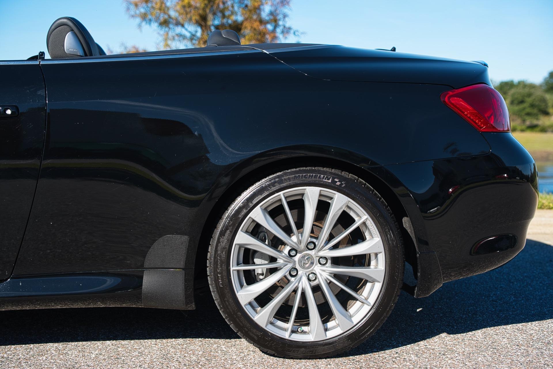 2011 Infiniti G37 Convertible 30