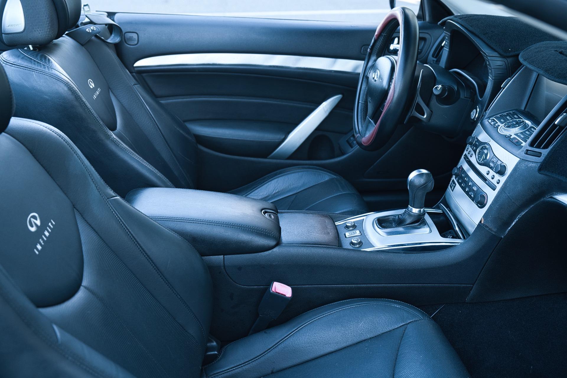 2011 Infiniti G37 Convertible 10