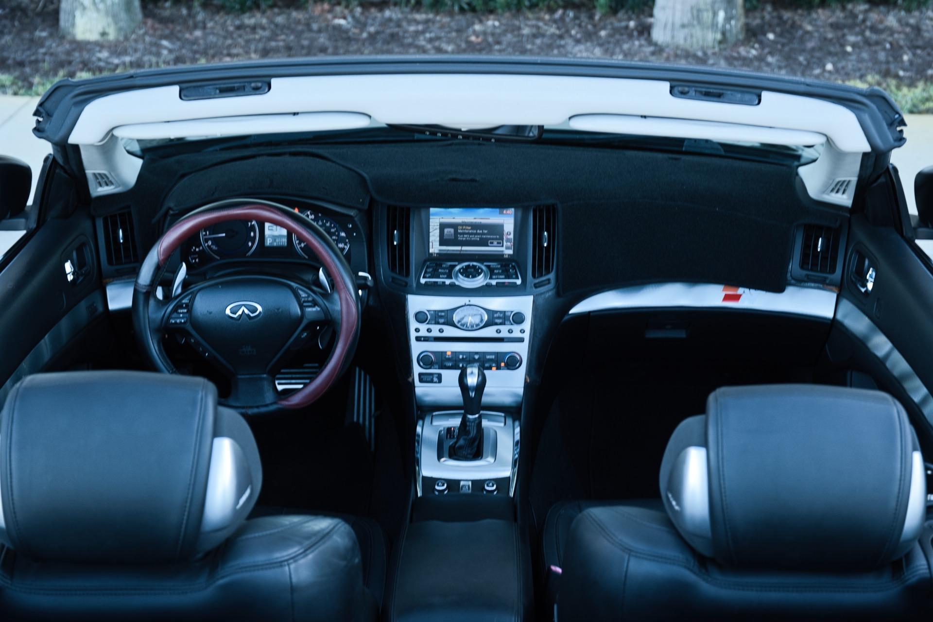 2011 Infiniti G37 Convertible 11