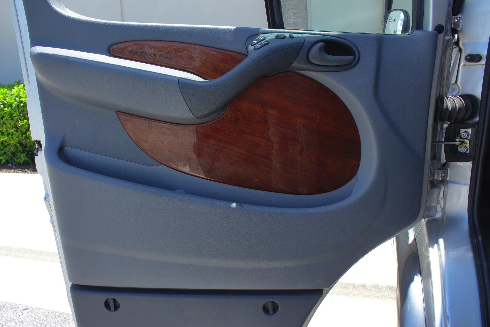 2006 Dodge 2500 Sprinter Van 48