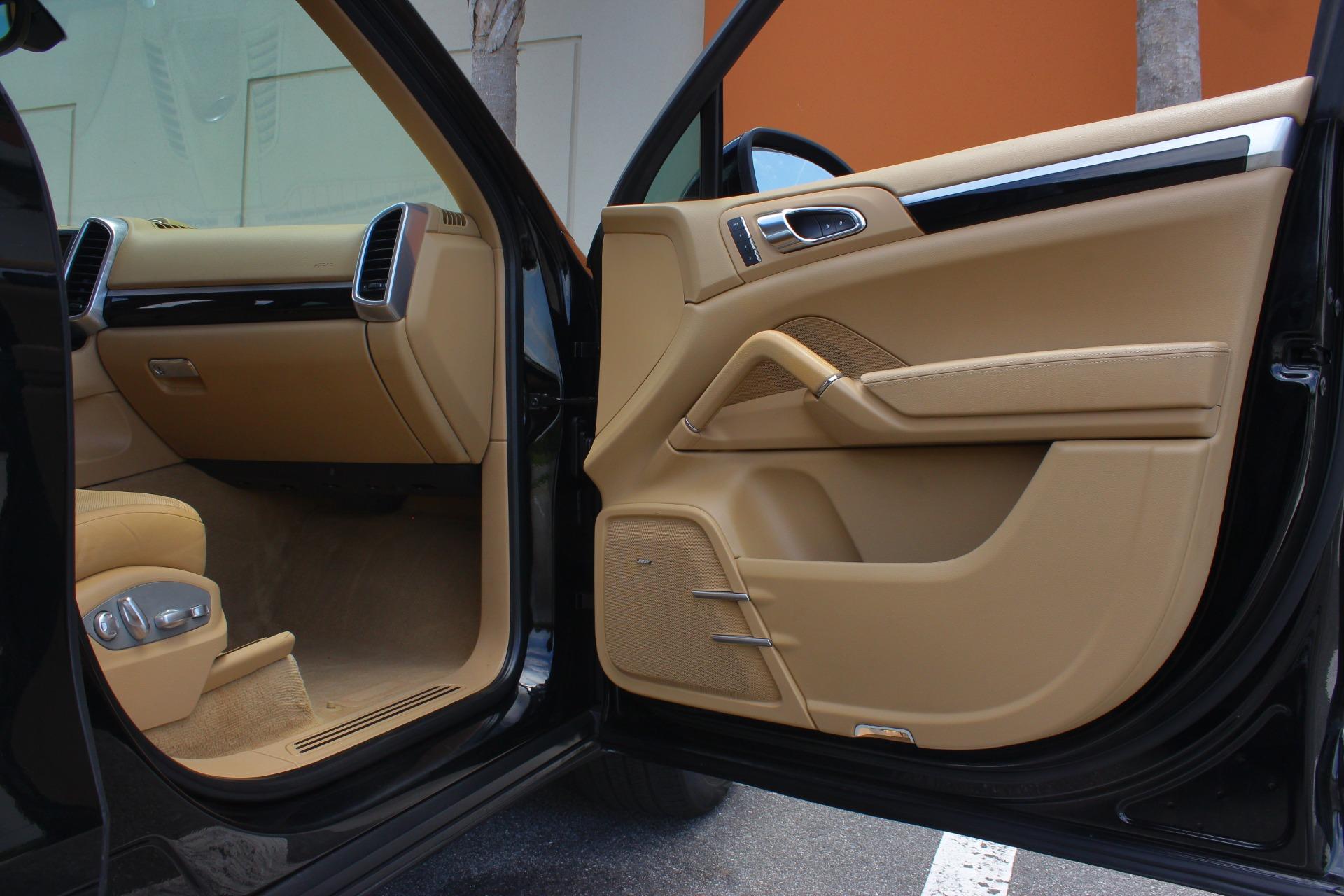 2014 Porsche Cayenne 66