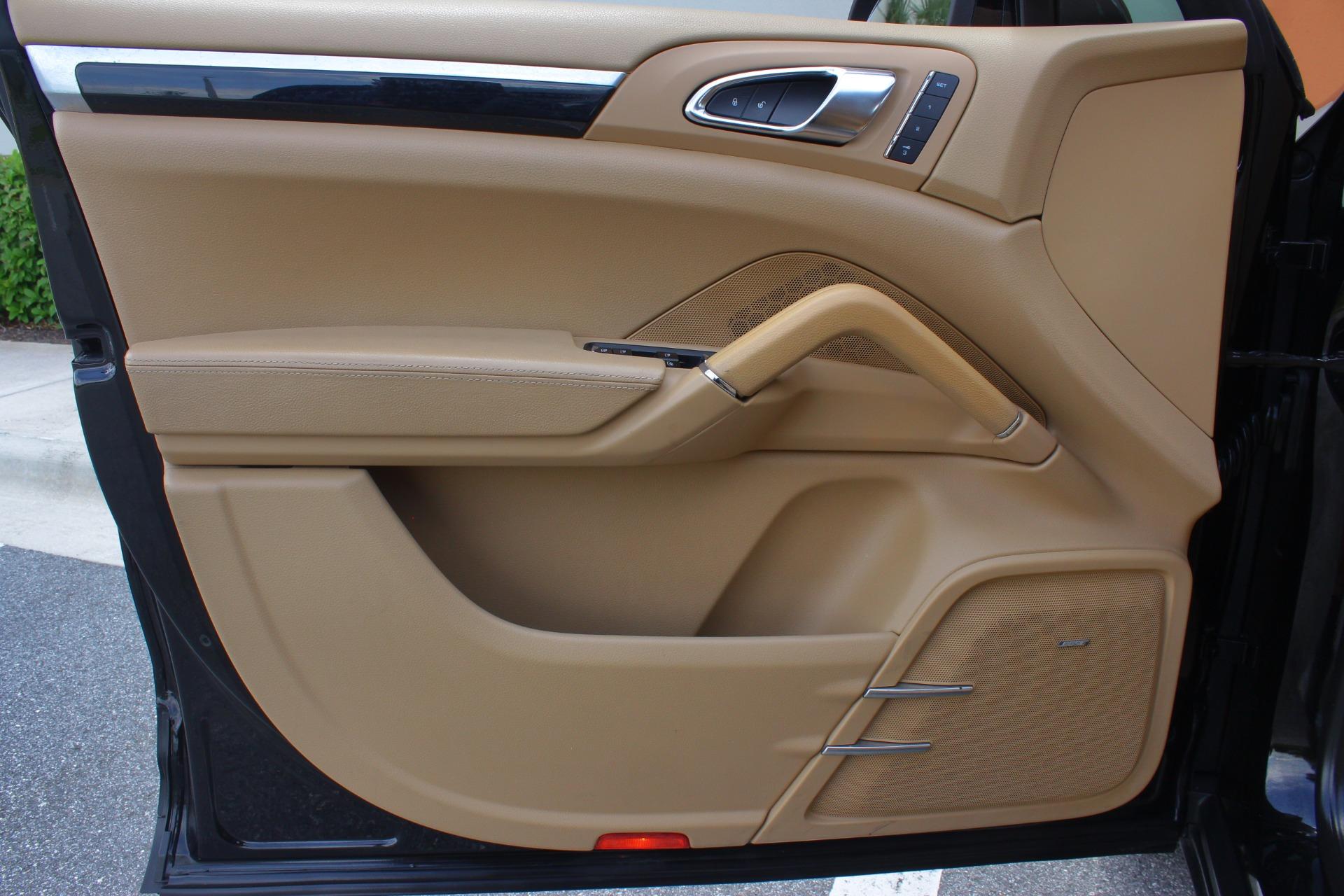 2014 Porsche Cayenne 48