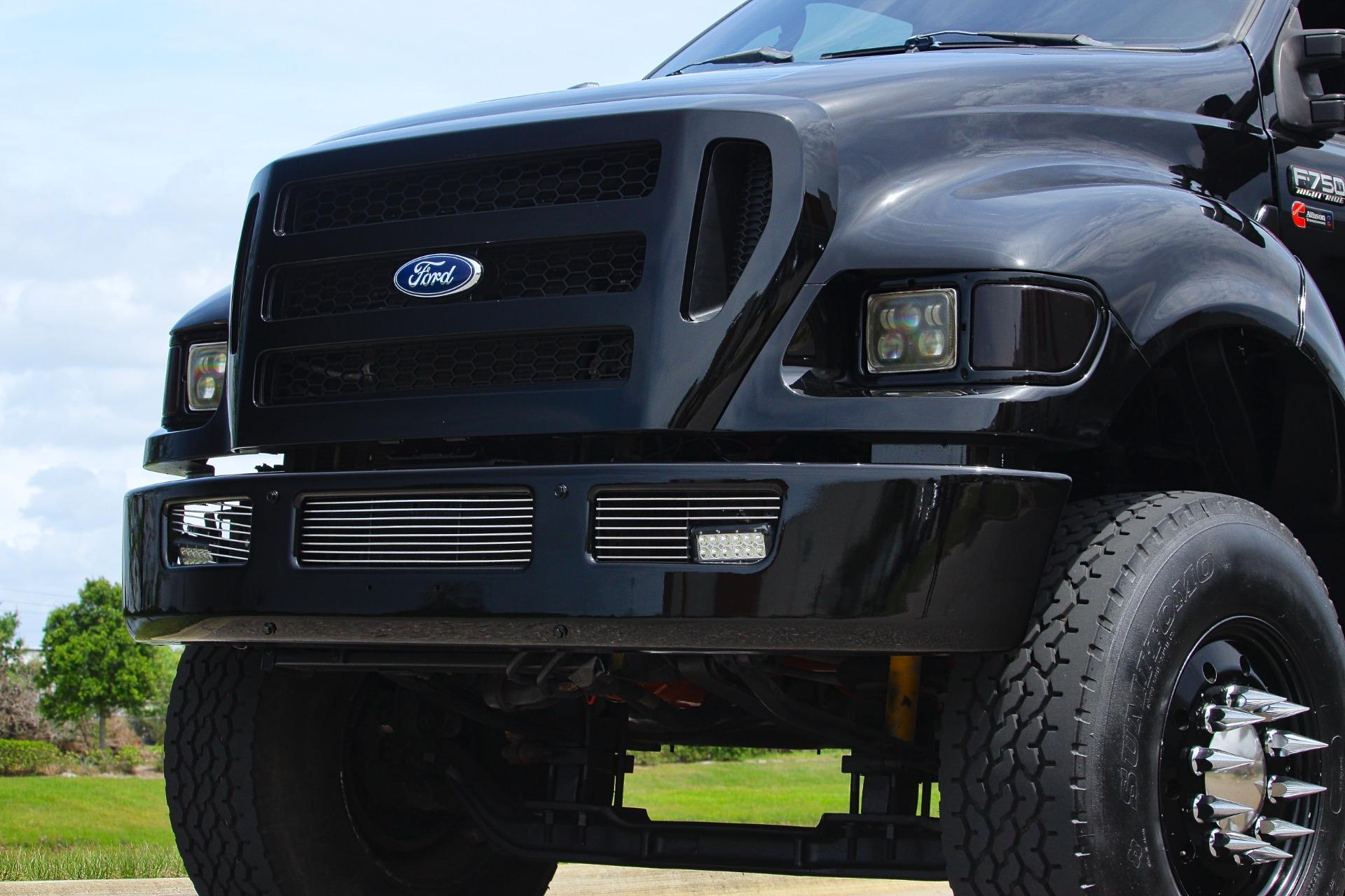 2012 Ford  F750 31