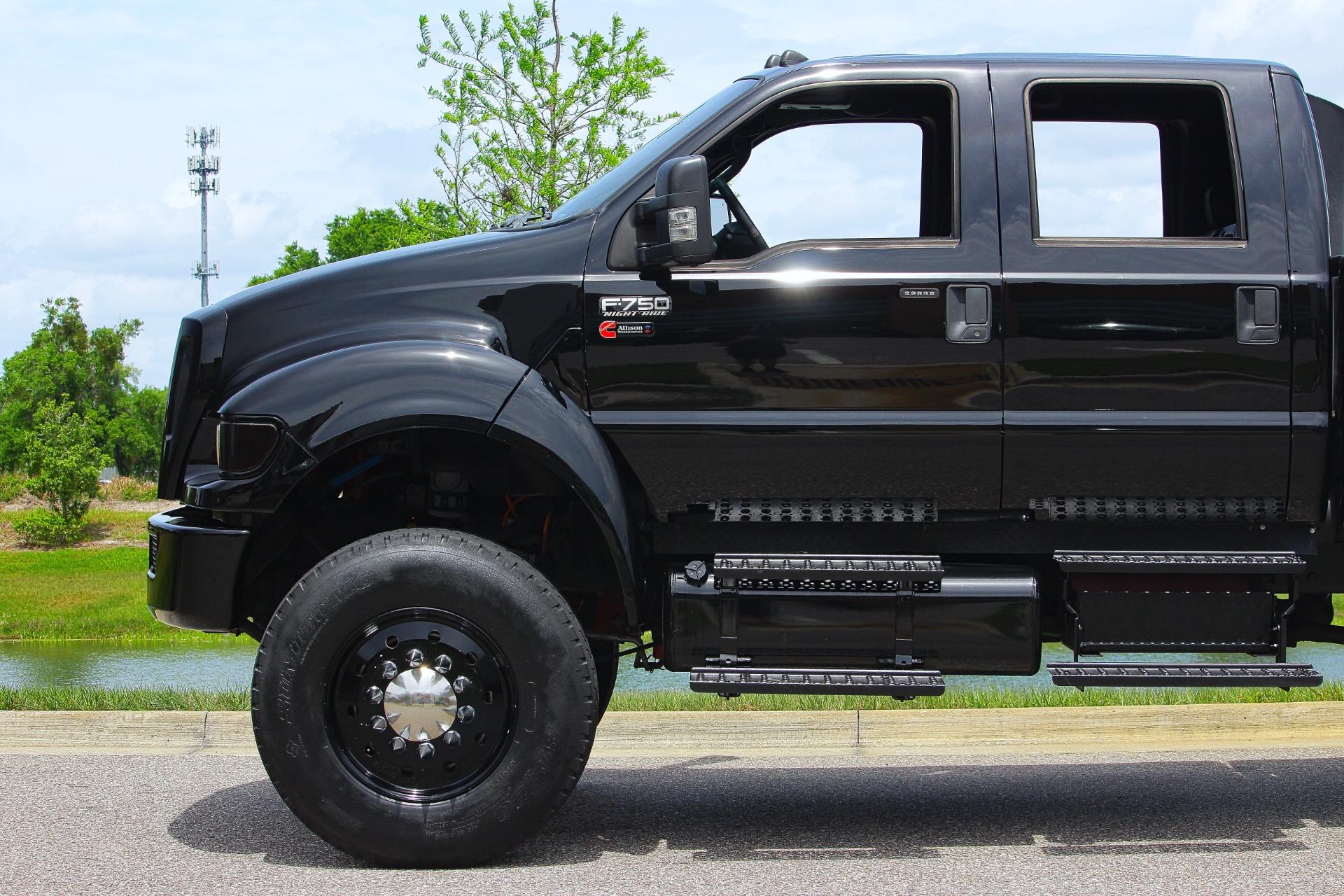 2012 Ford  F750 32
