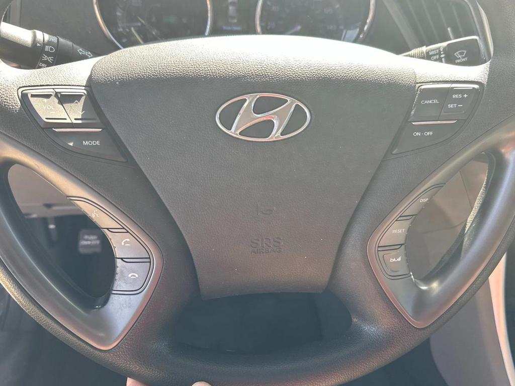 2015 Hyundai Sonata Hybrid Base photo 16