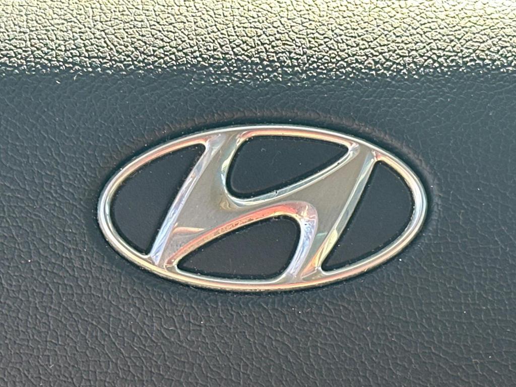 2015 Hyundai Sonata Hybrid Base photo 22