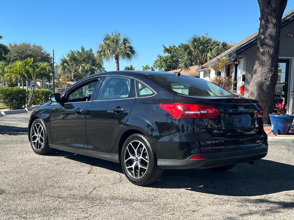 2017 Ford Focus SEL photo 7