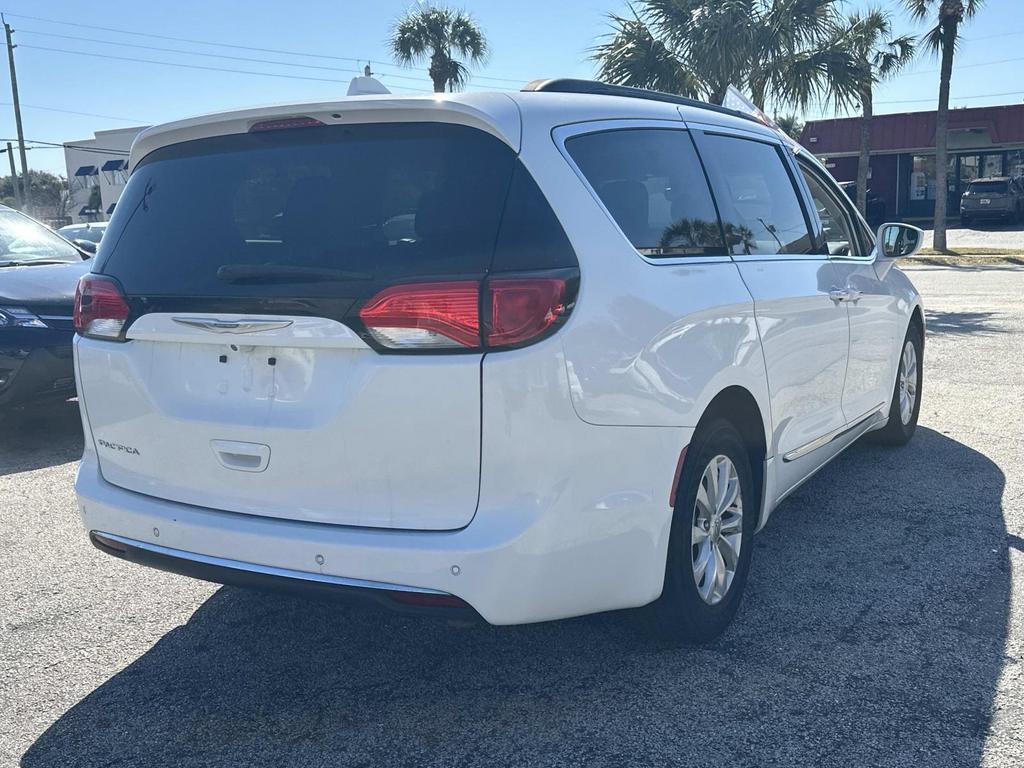 2017 Chrysler Pacifica Touring-L - Photo 6