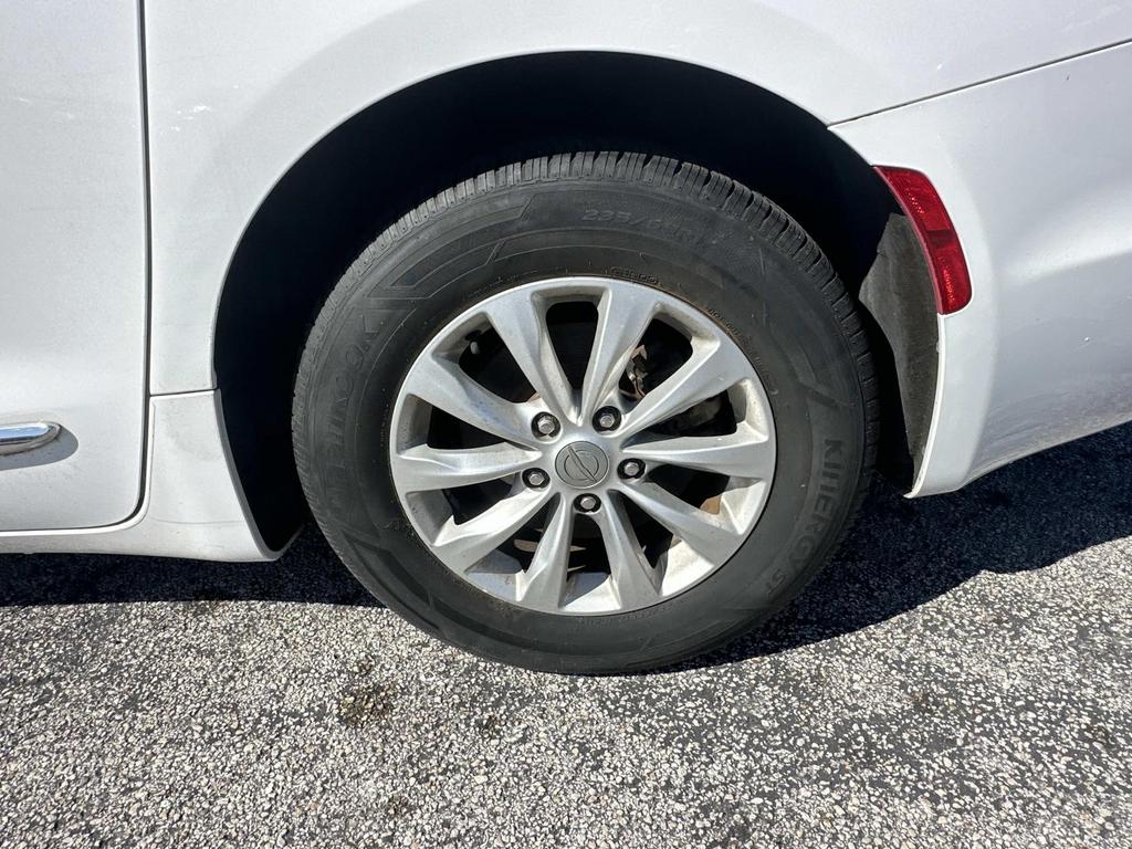 2017 Chrysler Pacifica Touring-L - Photo 13