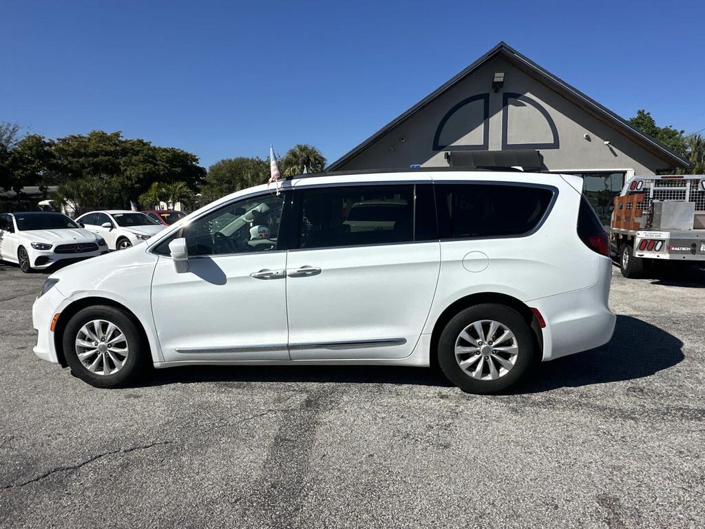 2017 Chrysler Pacifica Touring-L - Photo 12