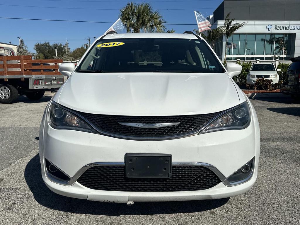 2017 Chrysler Pacifica Touring-L - Photo 2