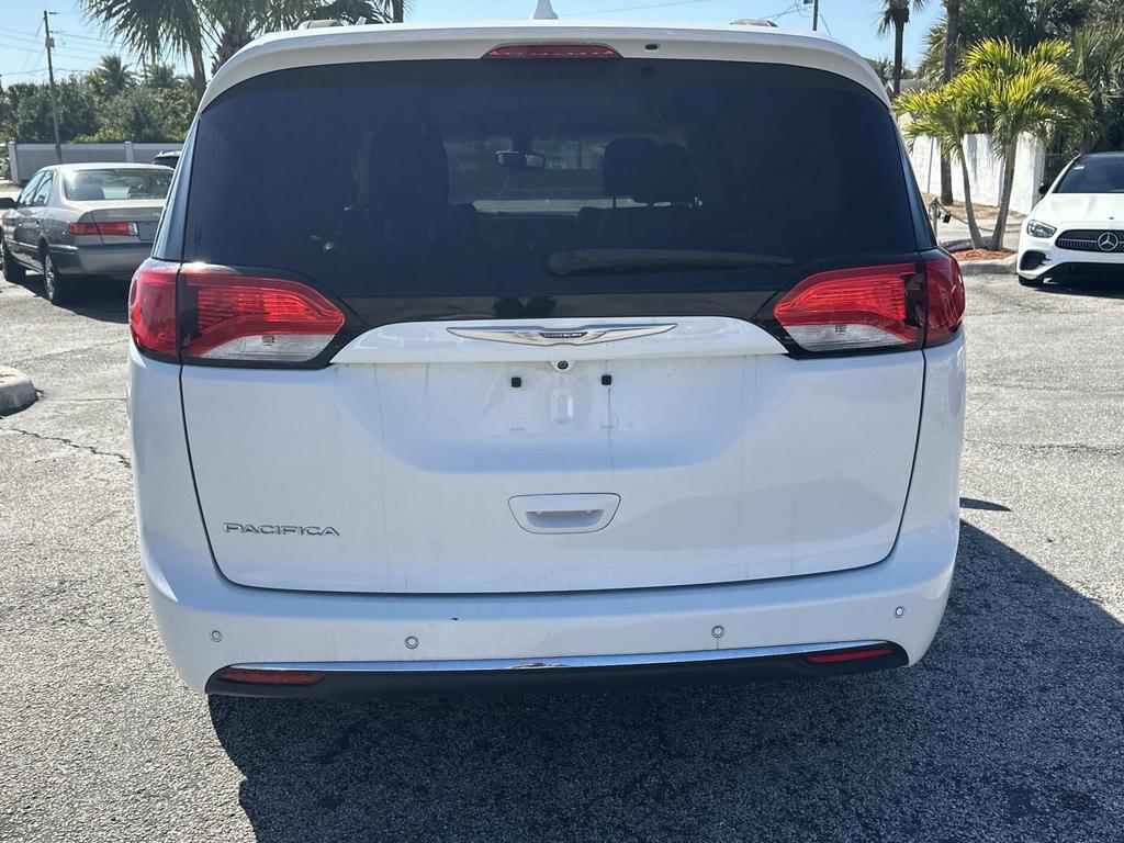 2017 Chrysler Pacifica Touring-L - Photo 7