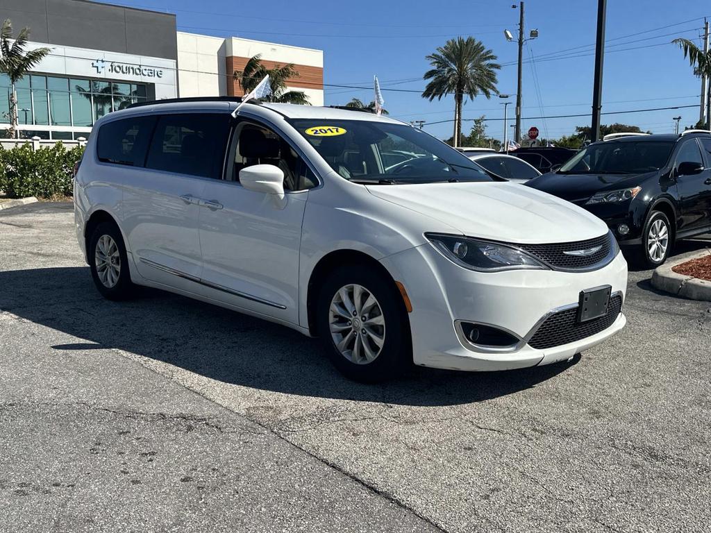 2017 Chrysler Pacifica Touring-L - Photo 3