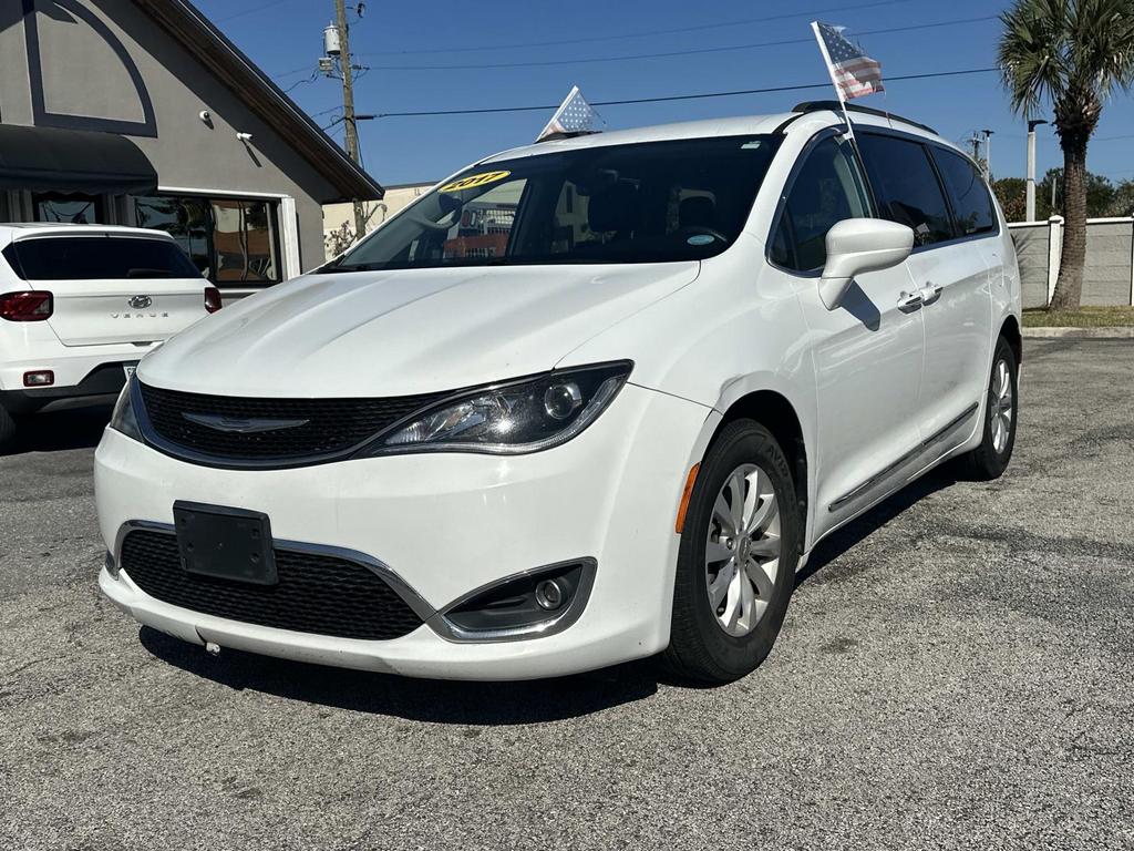2017 Chrysler Pacifica Touring-L - Photo 1