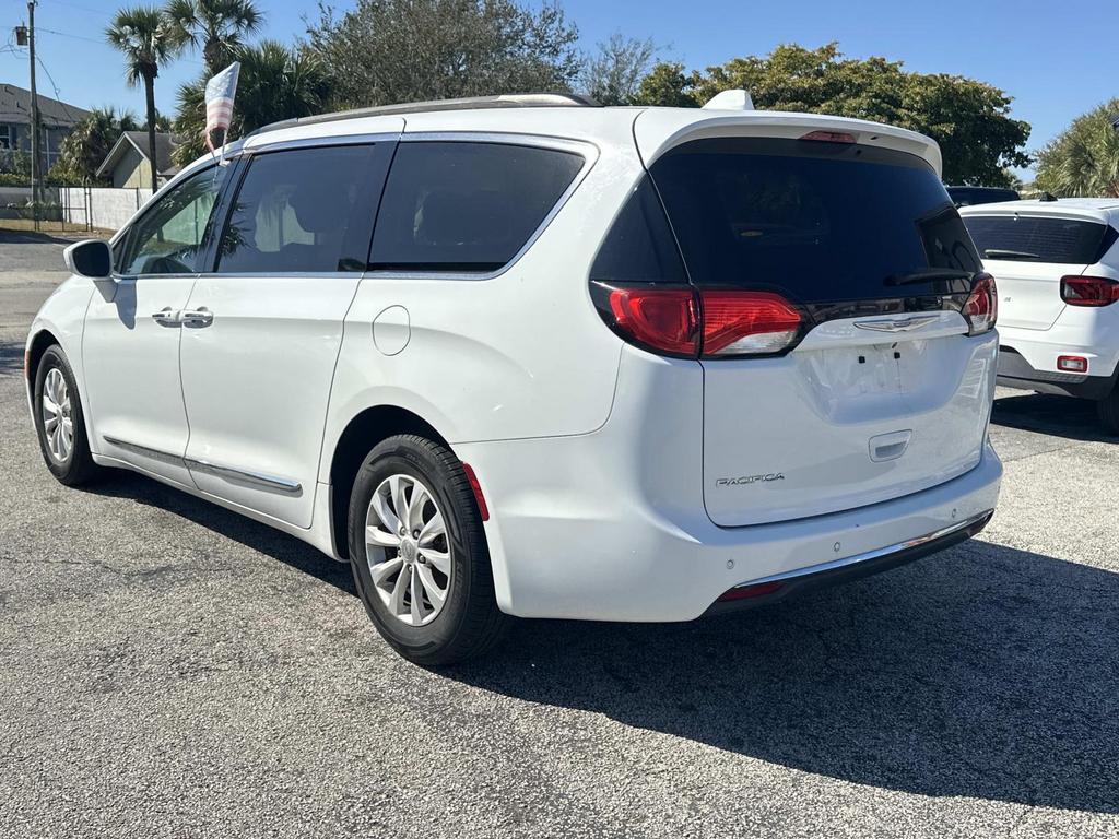 2017 Chrysler Pacifica Touring-L - Photo 8