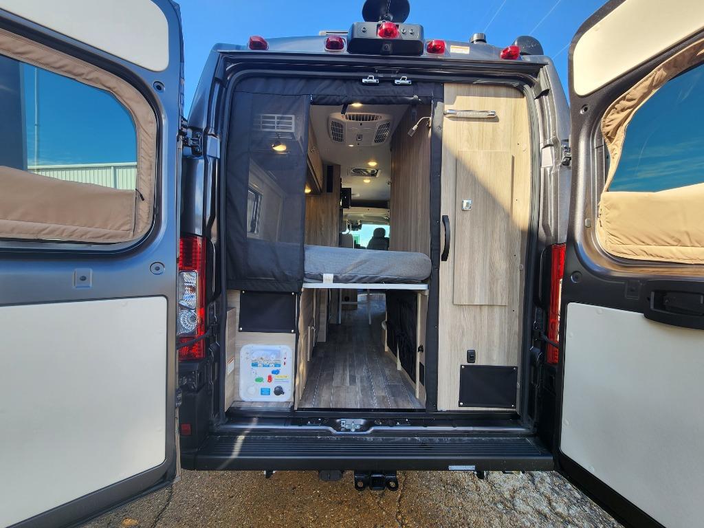 2023 Travato/59GL/2023 image-14