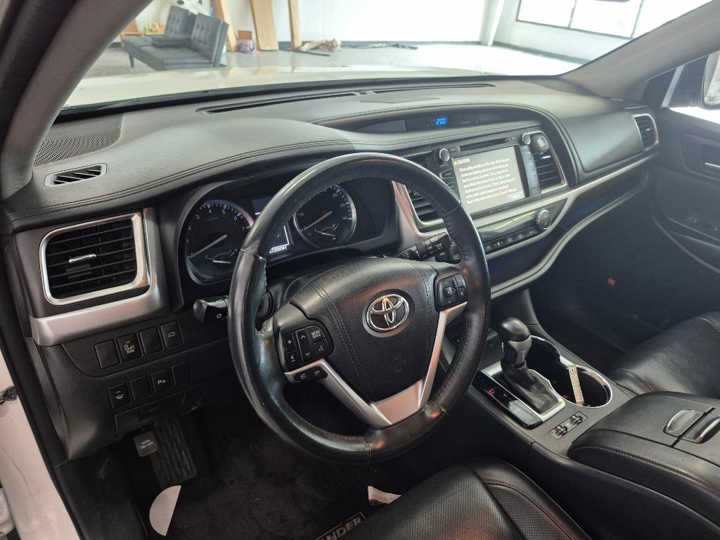 2016 Toyota Highlander Limited - 11
