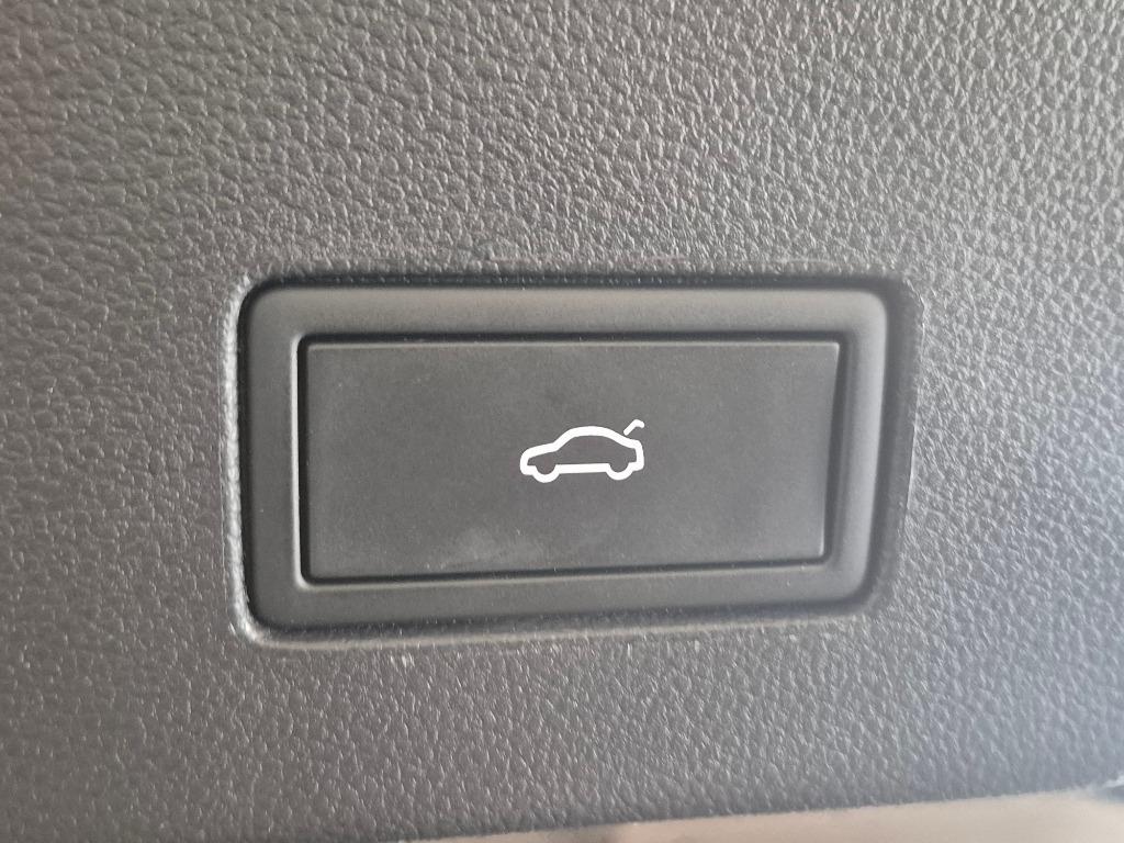 2022 Volkswagen Atlas Cross Sport SE - 4