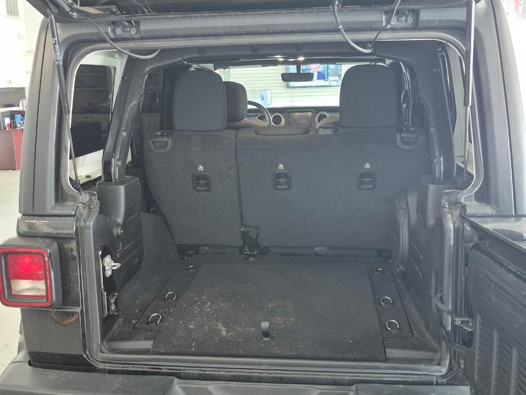 2020 Jeep Wrangler Unlimited Sahara - 4