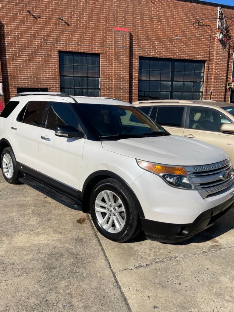 The 2012 Ford Explorer XLT photos