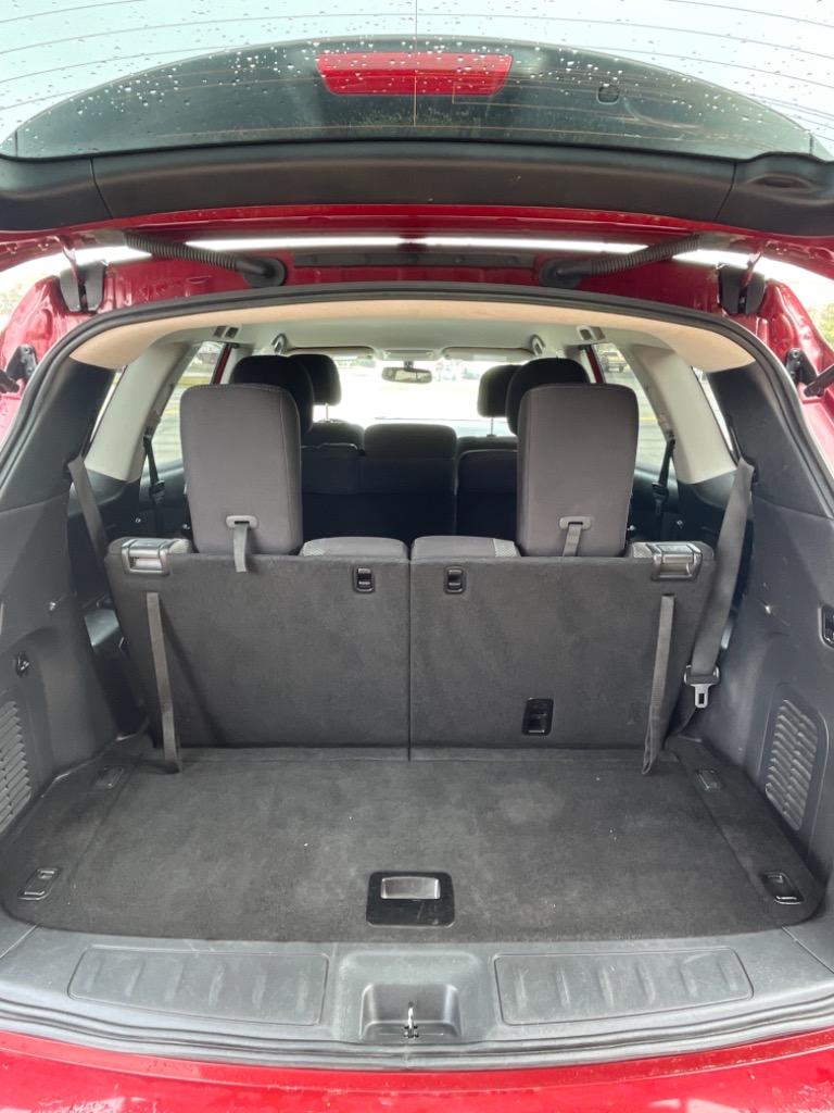 2017 Nissan Pathfinder SV photo
