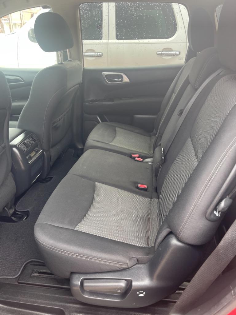 2017 Nissan Pathfinder SV photo