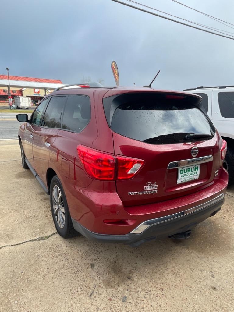 2017 Nissan Pathfinder SV photo