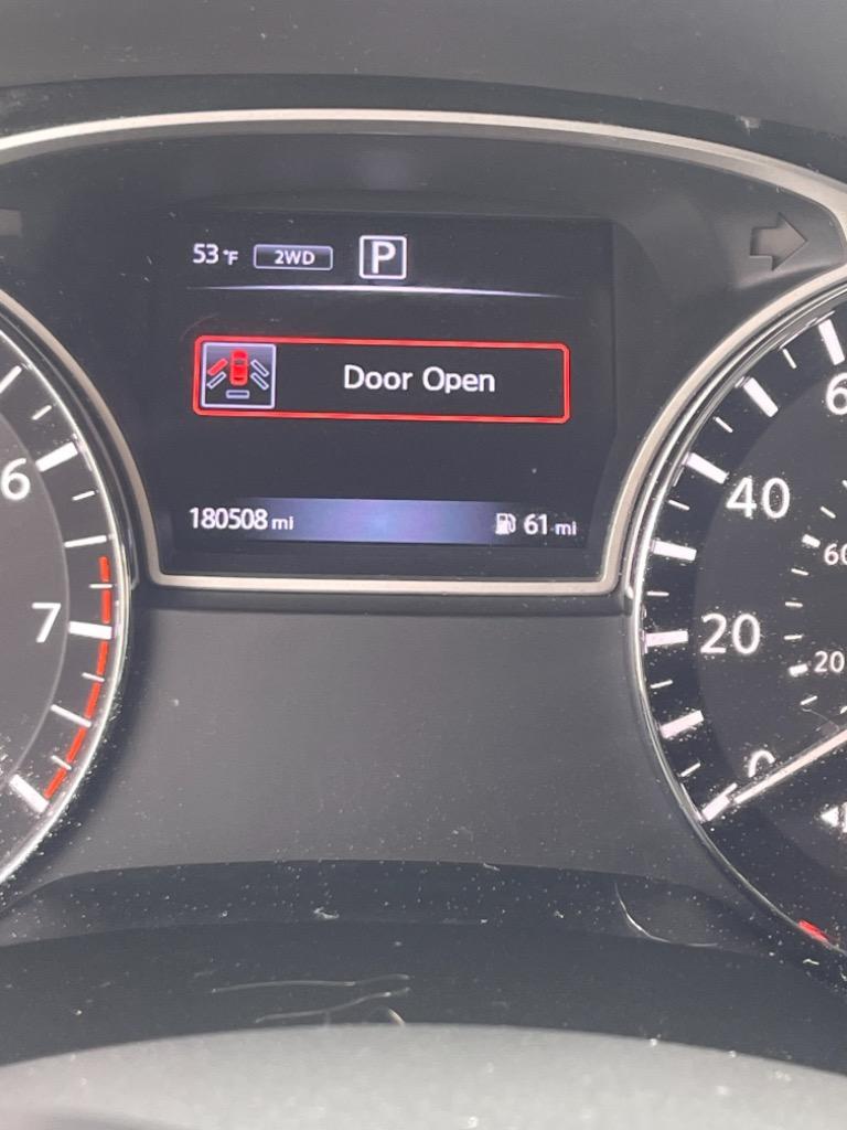 2017 Nissan Pathfinder SV photo