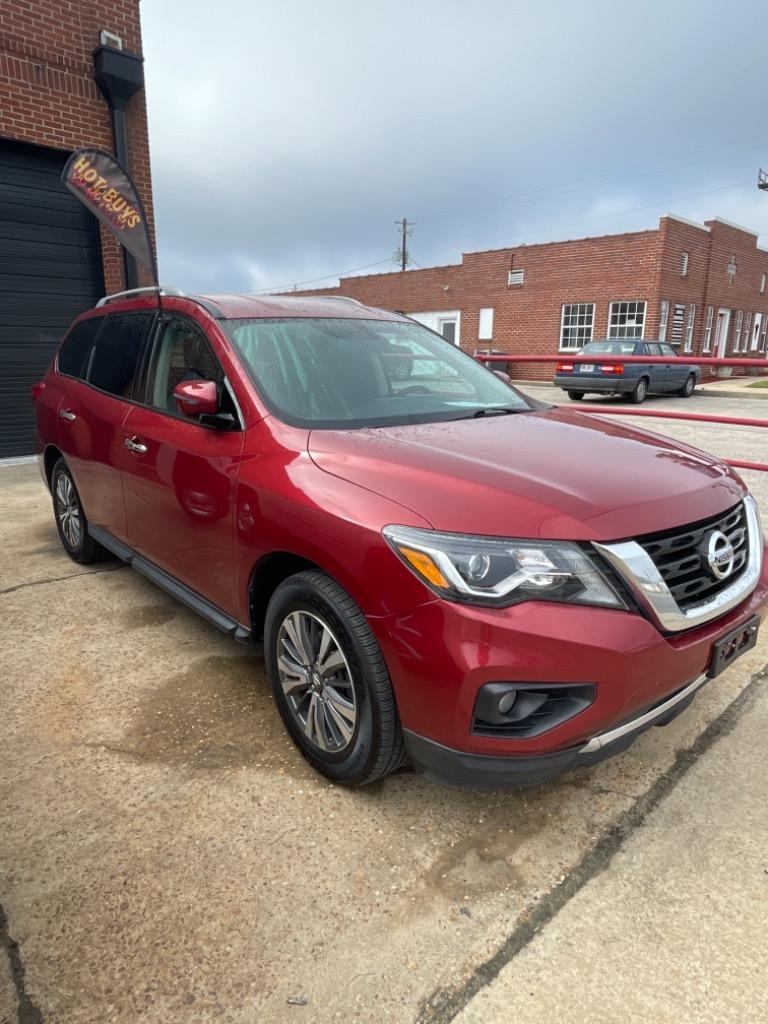 2017 Nissan Pathfinder SV photo
