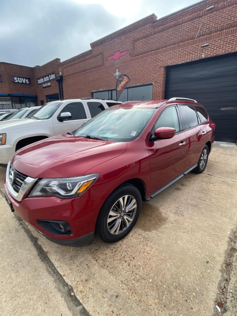 2017 Nissan Pathfinder SV photo