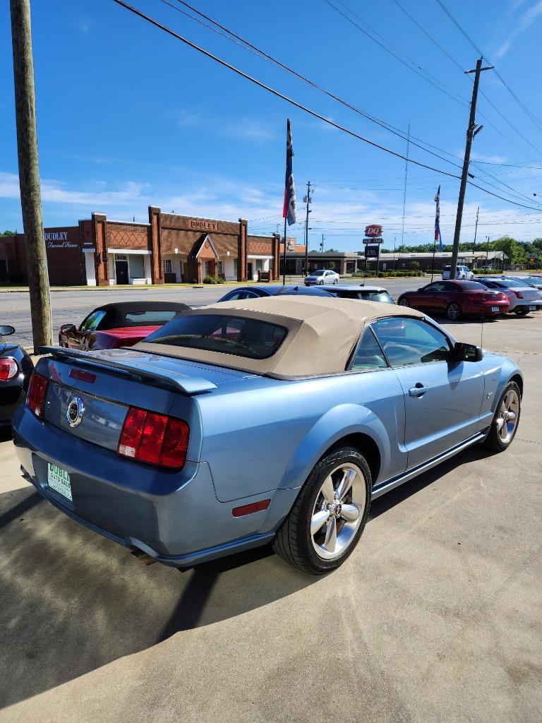 2006 Ford Mustang GT Deluxe photo