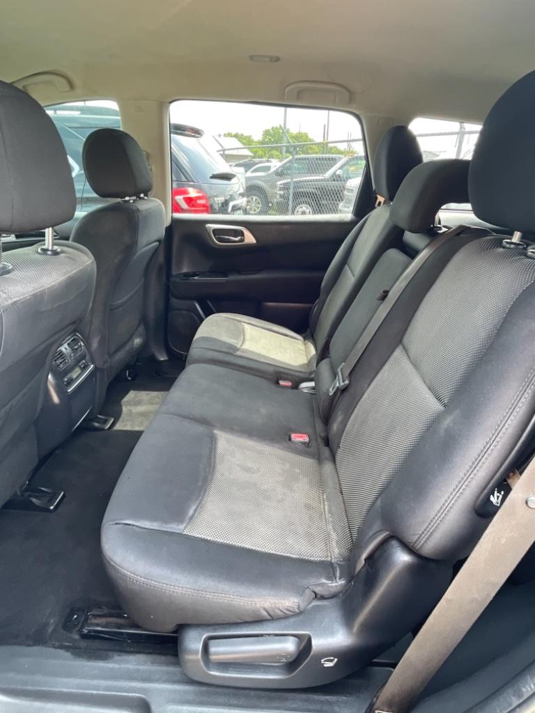 2017 Nissan Pathfinder SV photo