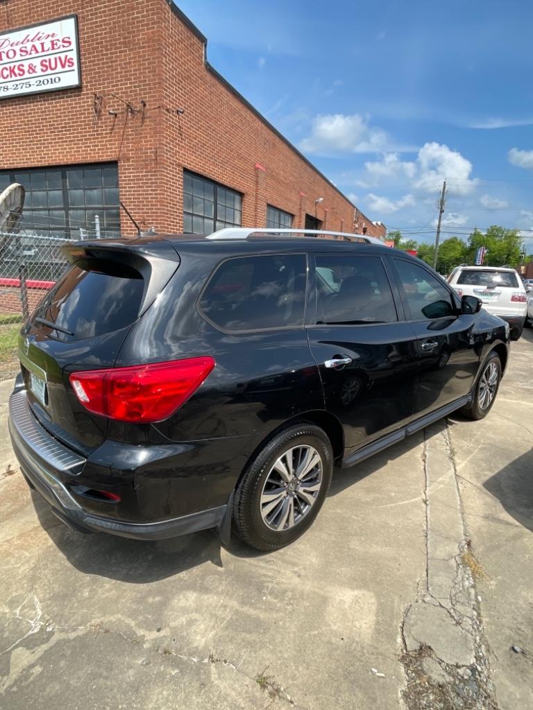 2017 Nissan Pathfinder SV photo