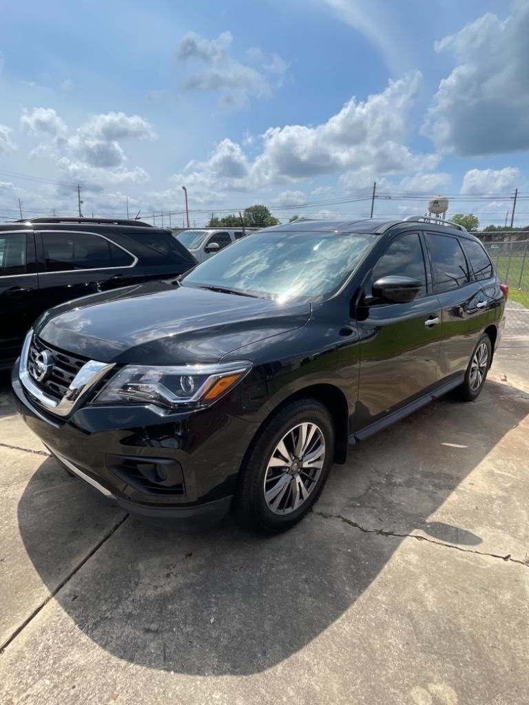 2017 Nissan Pathfinder SV photo