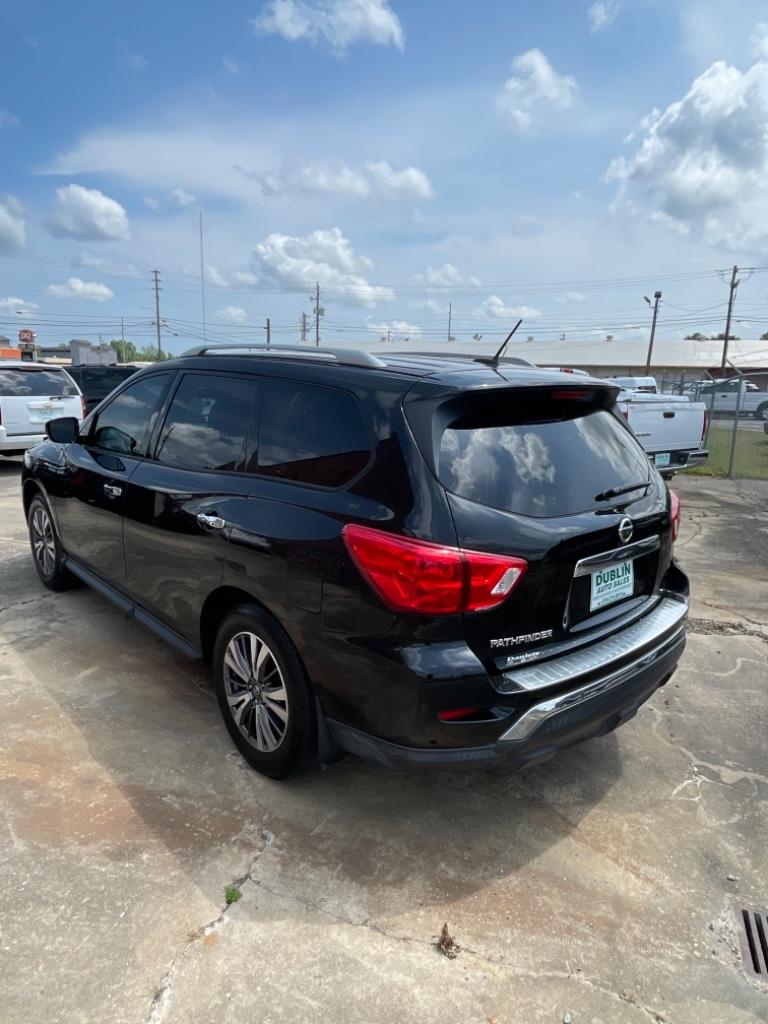 2017 Nissan Pathfinder SV photo