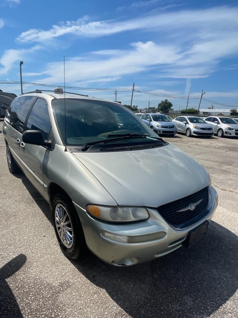 1999 CHRYSLER Town and Country Minivan - $4,950