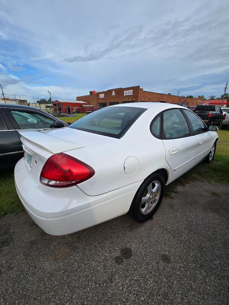 2004 Ford Taurus SES photo