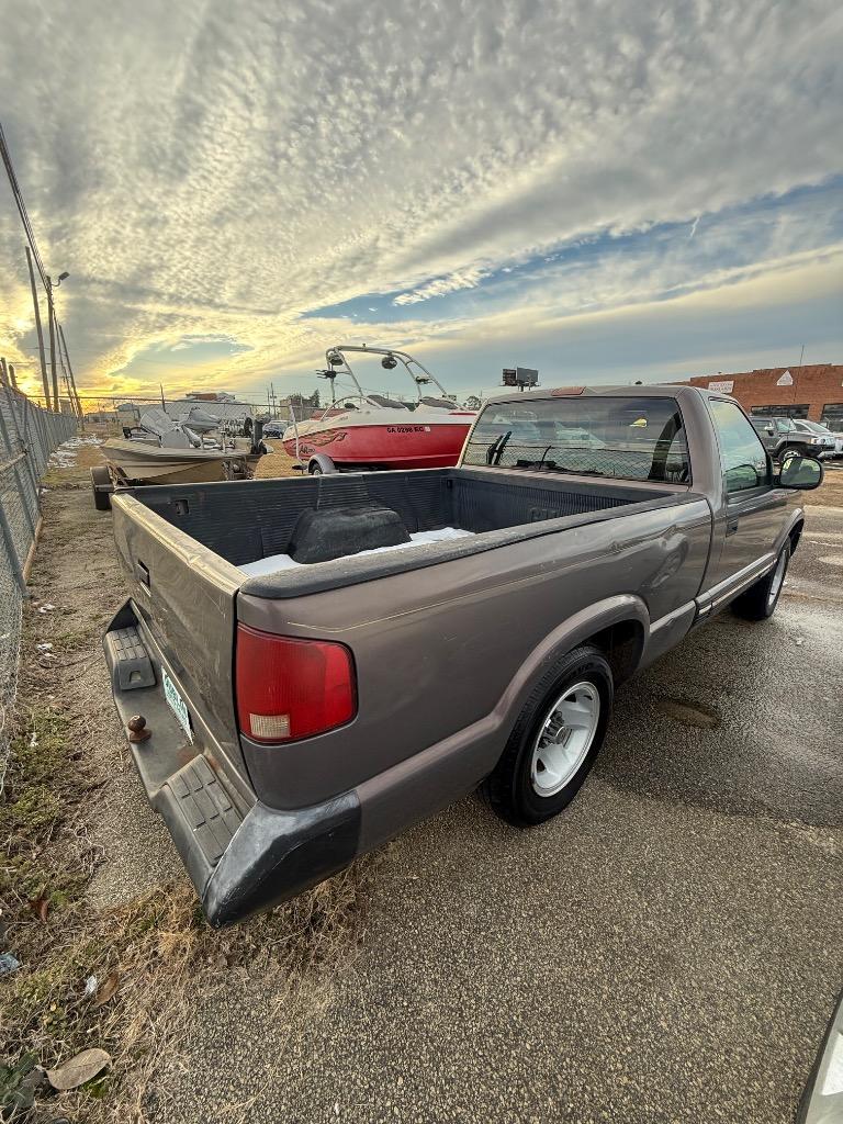 2022 Chevrolet Express Passenger LS photo 36
