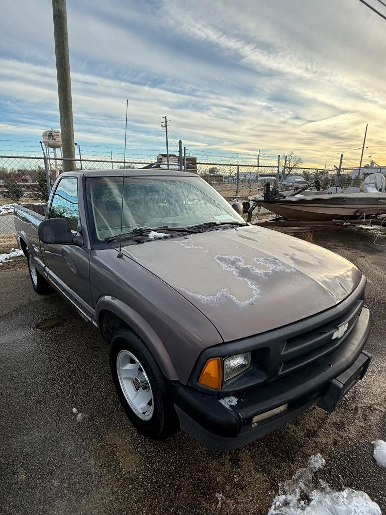 1997 Chevrolet S-10 Base