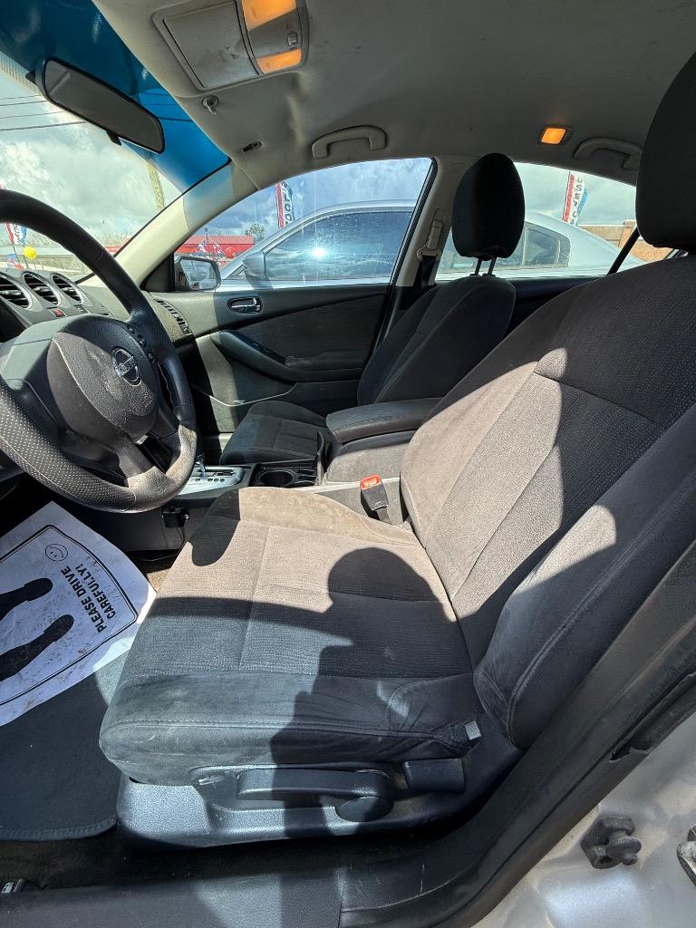 2010 Nissan Altima 2.5 photo