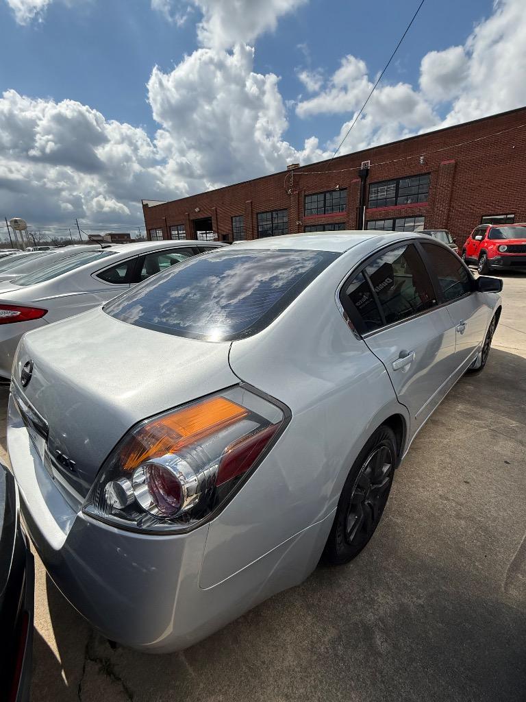 2010 Nissan Altima 2.5 photo