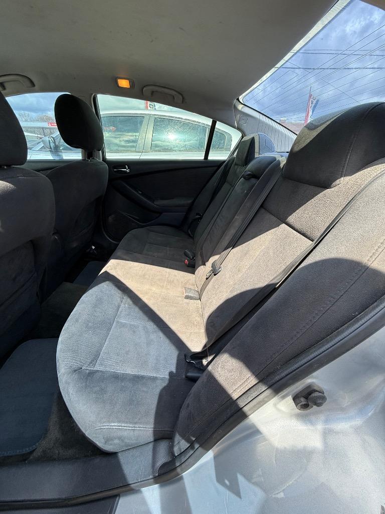 2010 Nissan Altima 2.5 photo