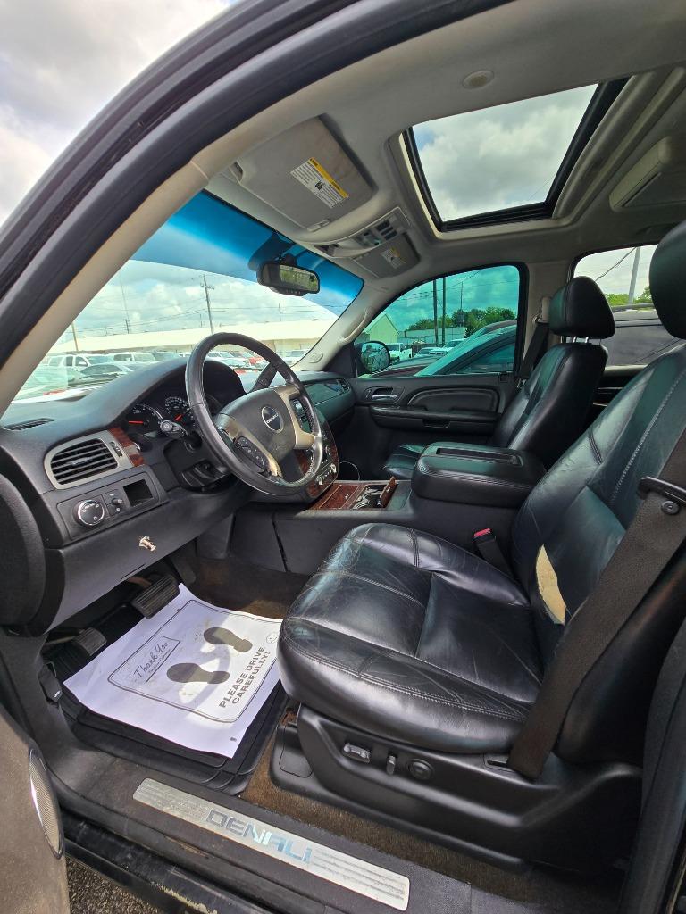 2008 GMC Yukon XL Denali photo