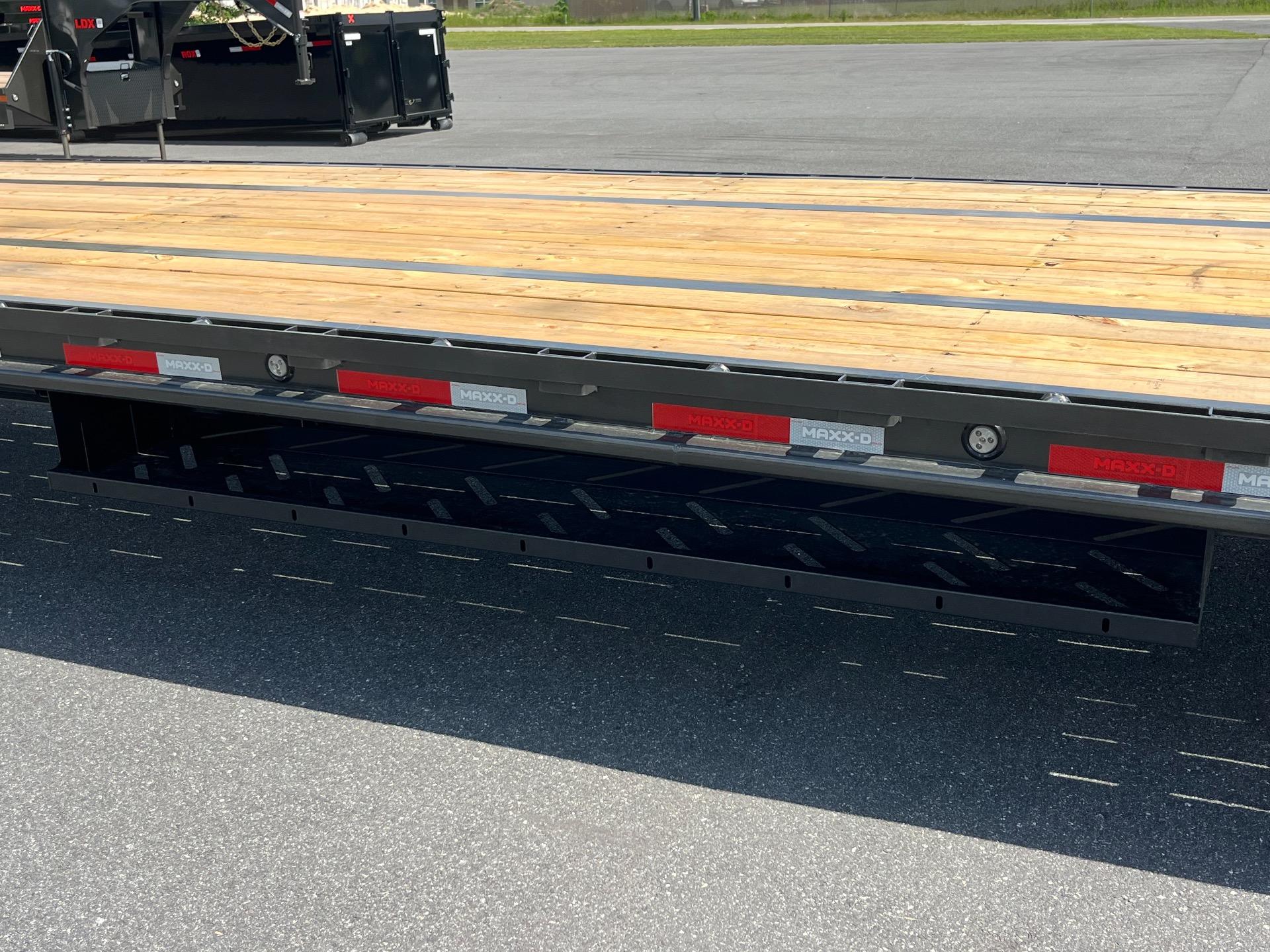 2027 MAXX-D LHX 8.5 x 40 - $37,900