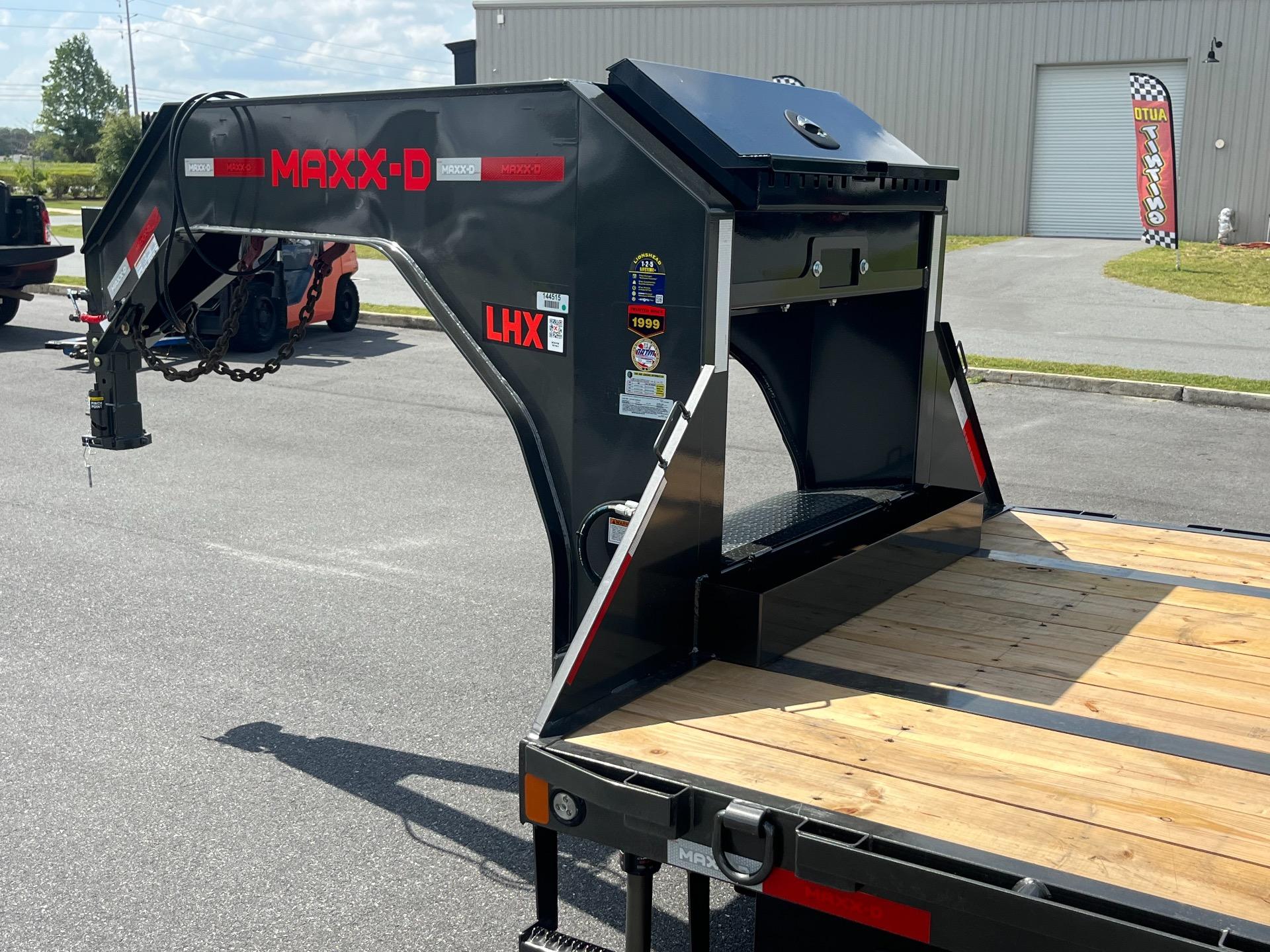 2027 MAXX-D LHX 8.5 x 40 - $37,900