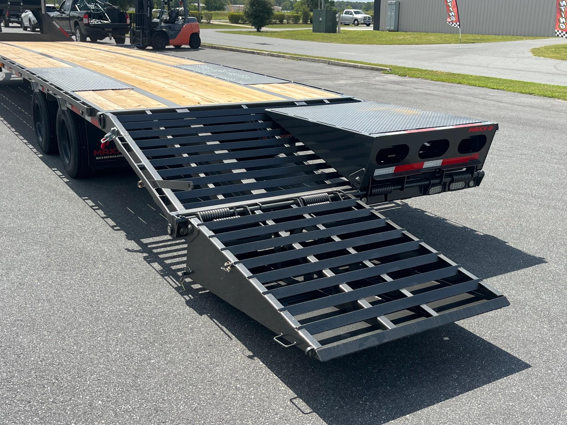 2027 MAXX-D LHX 8.5 x 40 - $37,900