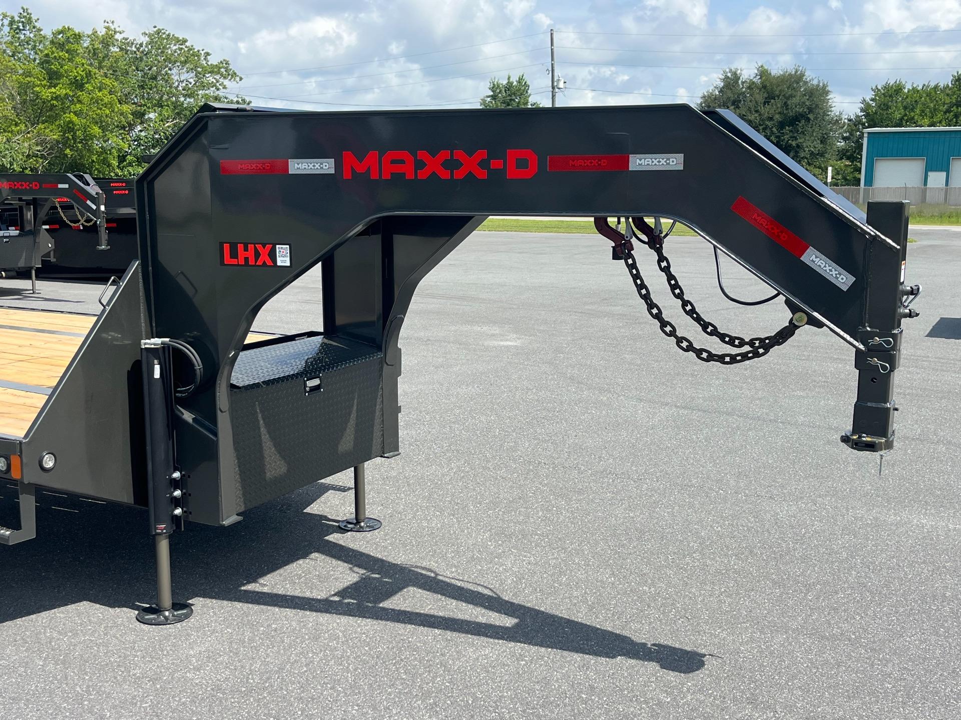 2027 MAXX-D LHX 8.5 x 40 - $37,900